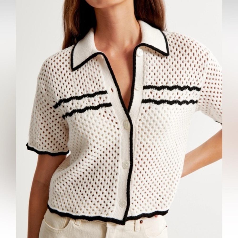 Abercrombie & Fitch Crochet Scalloped button up polo‎